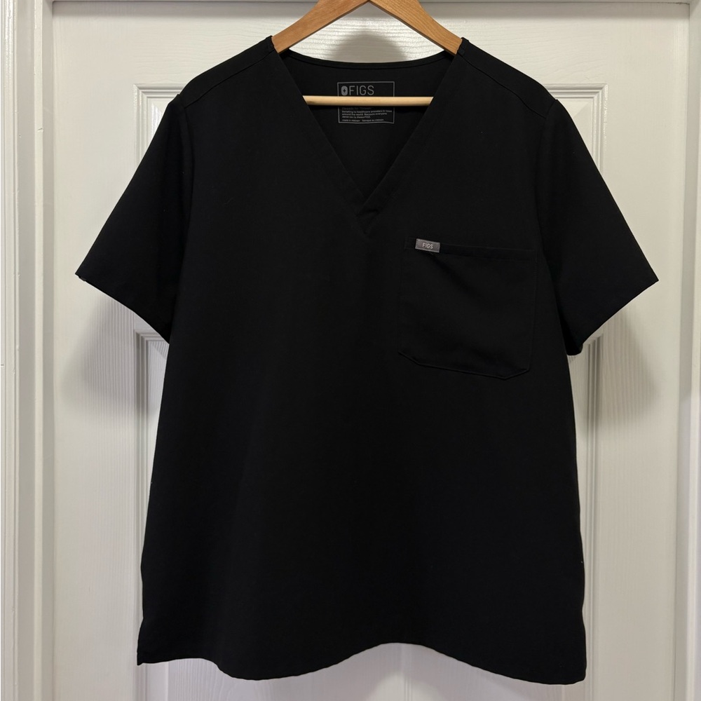 FIGS Women's Catarina One-Pocket scrub top in black XXL